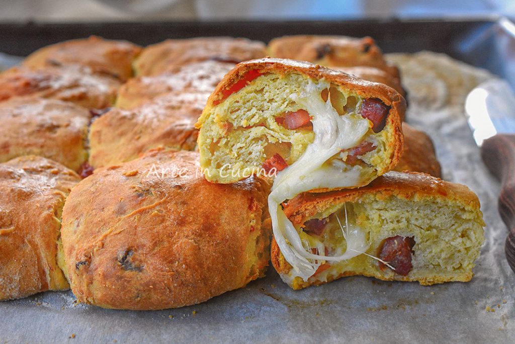 Rusticone napolitain avec charcuteries et fromages