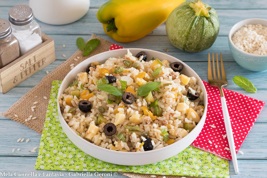 Salade de riz au thon, courgettes et poivrons plat estival