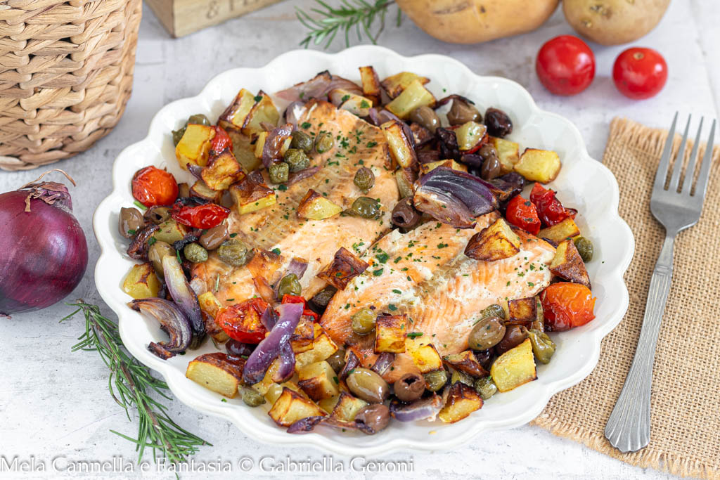 Saumon à la friteuse à air avec pommes de terre