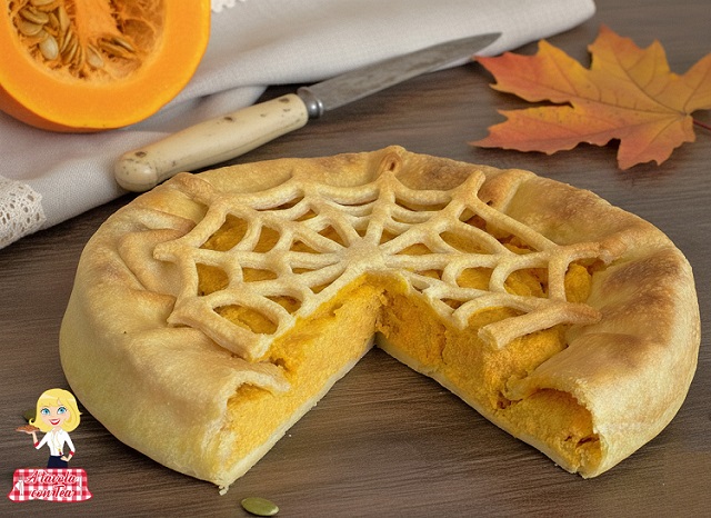 TARTE RUSTIQUE À LA CITROUILLE ET TOILE D&rsquo;ARAIGNÉE