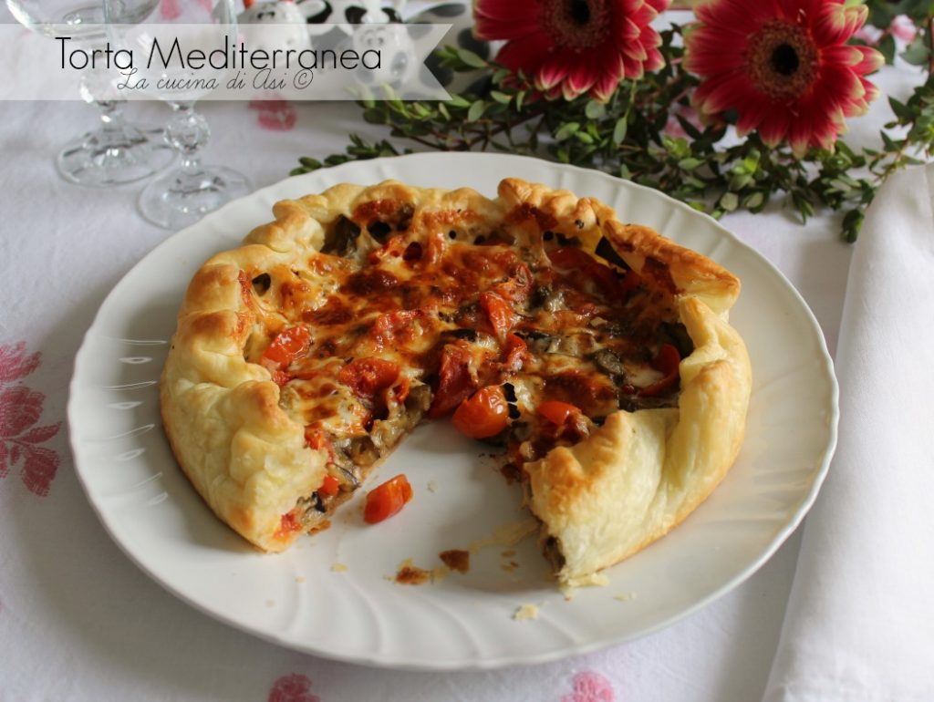 Tarte salée avec aubergines, asiago et tomates