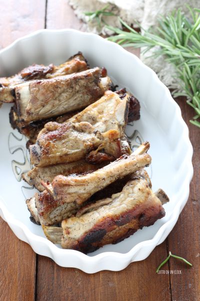 terminez la cuisson et servez les côtes