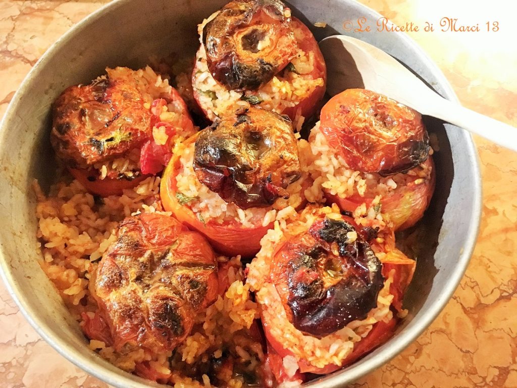 Tomates d'été farcies au riz