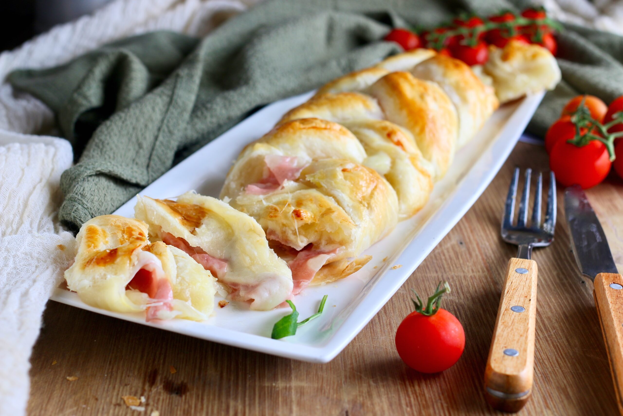 Tresse feuilletée avec mortadelle et fromage
