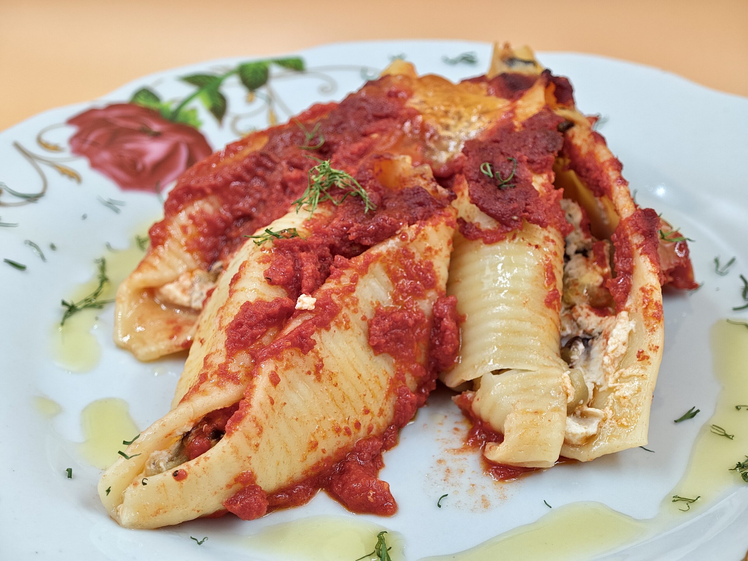 Conchiglioni farcis à la ricotta et aux aubergines : plat principal crémeux au four