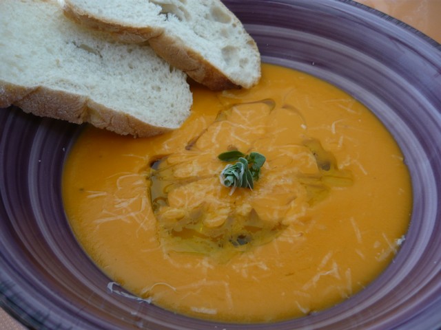 Automne, temps de citrouille, une soupe chaude lors d&rsquo;une soirée froide