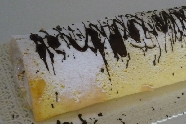 Roulé farci à la crème de marrons et à la chantilly