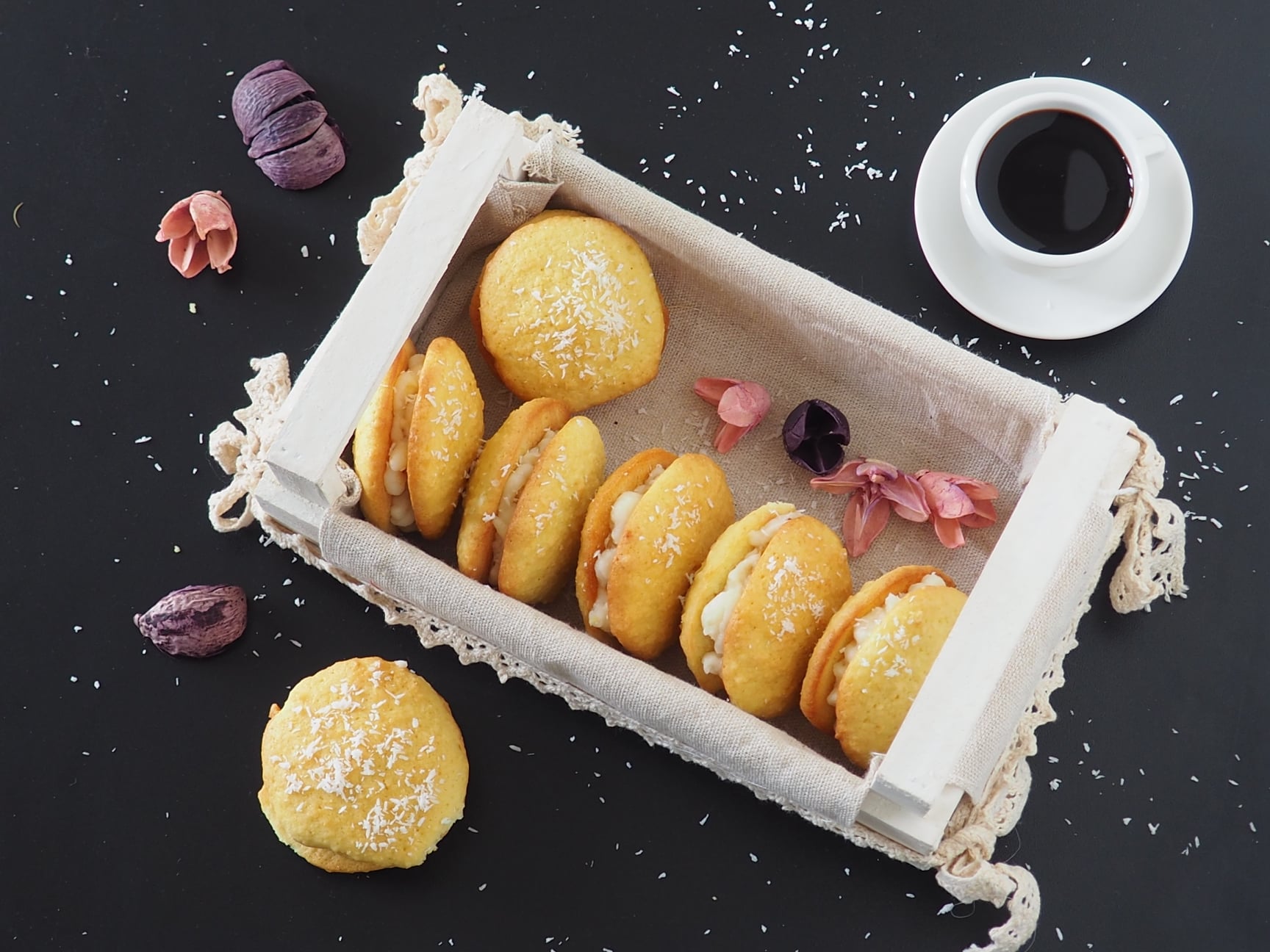 Whoopie à la noix de coco farcis de crème à la pêche