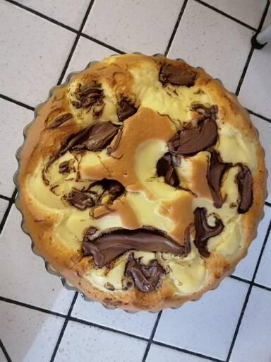 Gâteau avec crème pâtissière et chocolat