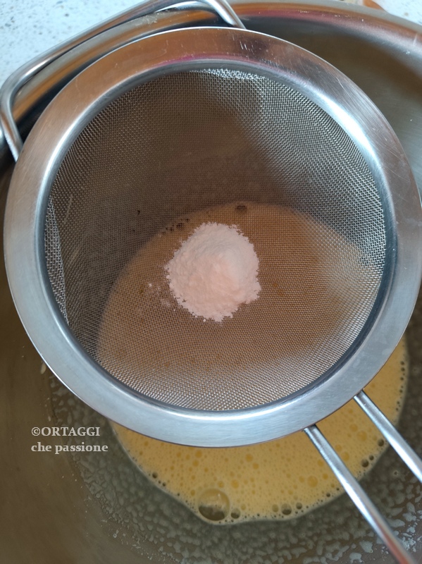 ajouter la levure tamisée