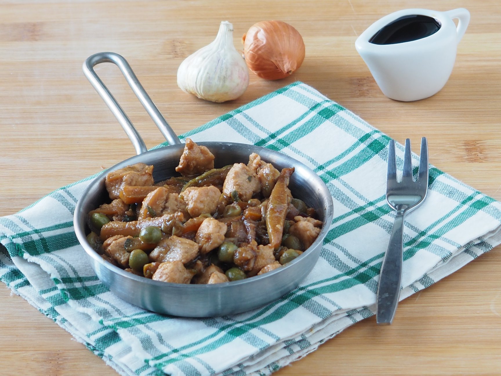 Poitrine de poulet avec légumes et sauce soja