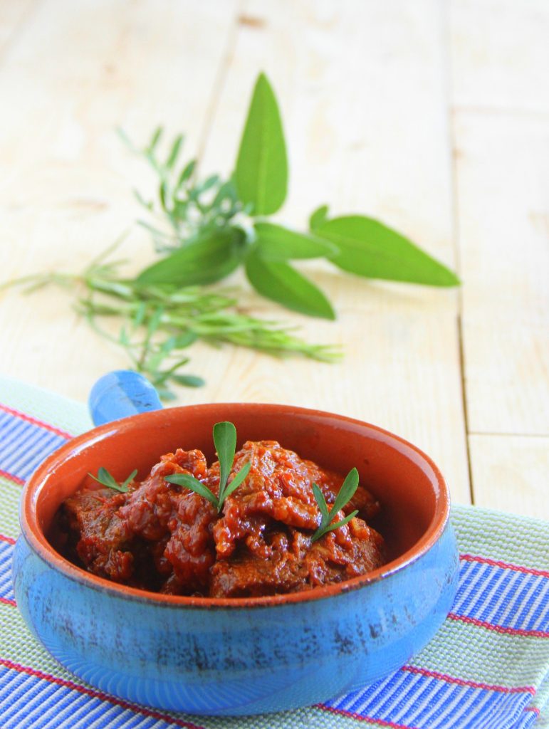 Ragoût de bœuf aux herbes et oignon