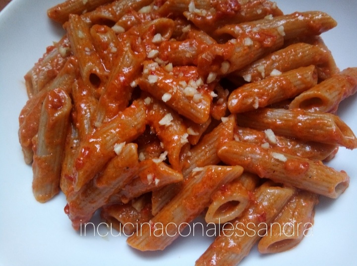 Penne complètes avec pesto de tomates