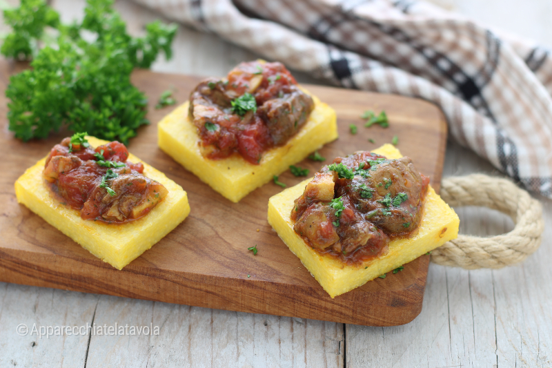 CROSTINI DE POLENTA AUX CHAMPIGNONS