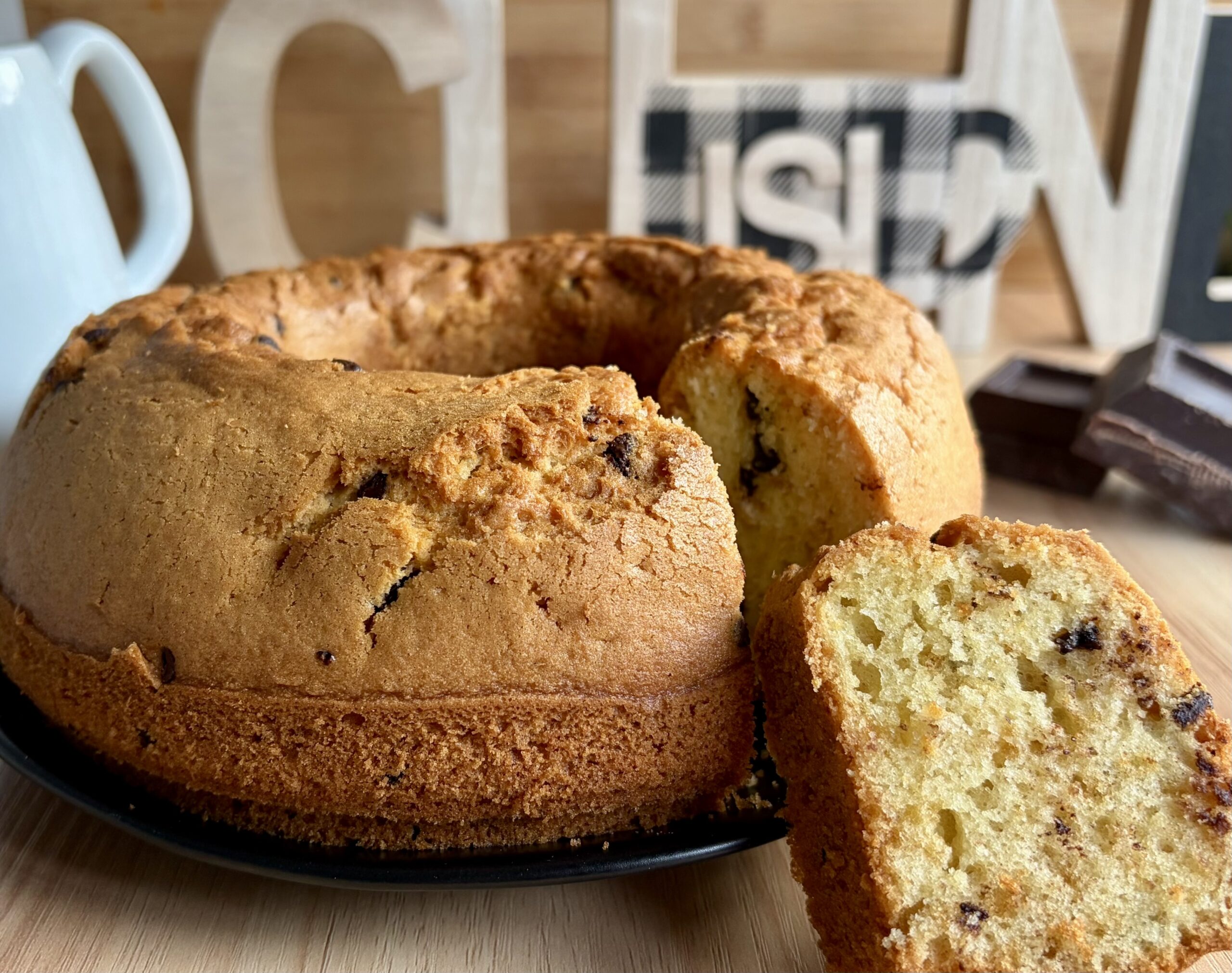 Gâteau léger à la friteuse à air avec pépites de chocolat