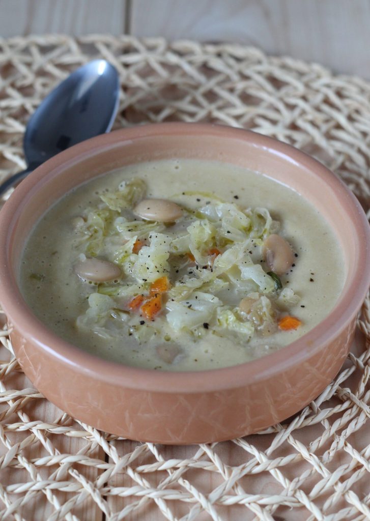 soupe au chou frisé et haricots