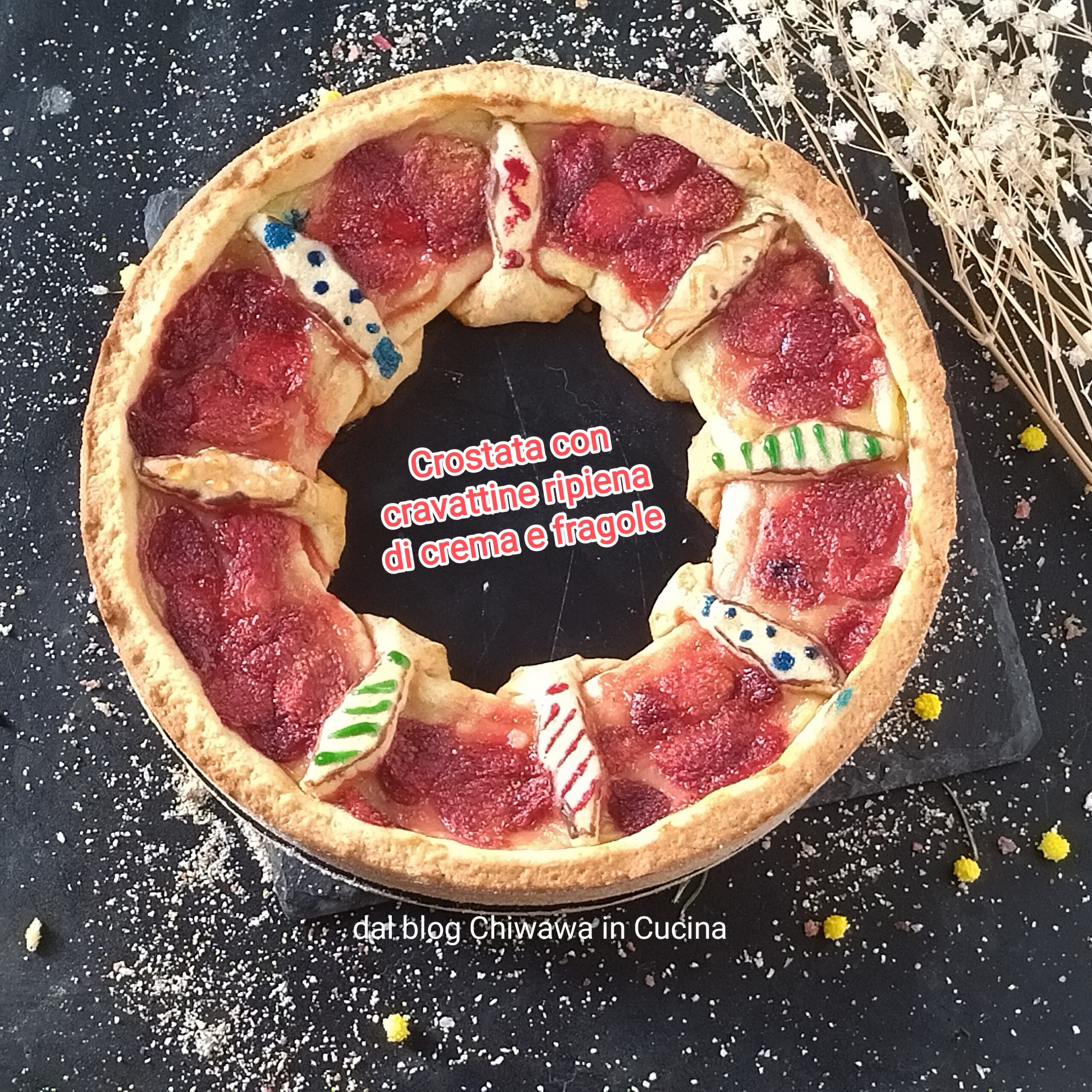 Tarte avec cravates remplie de crème et fraises