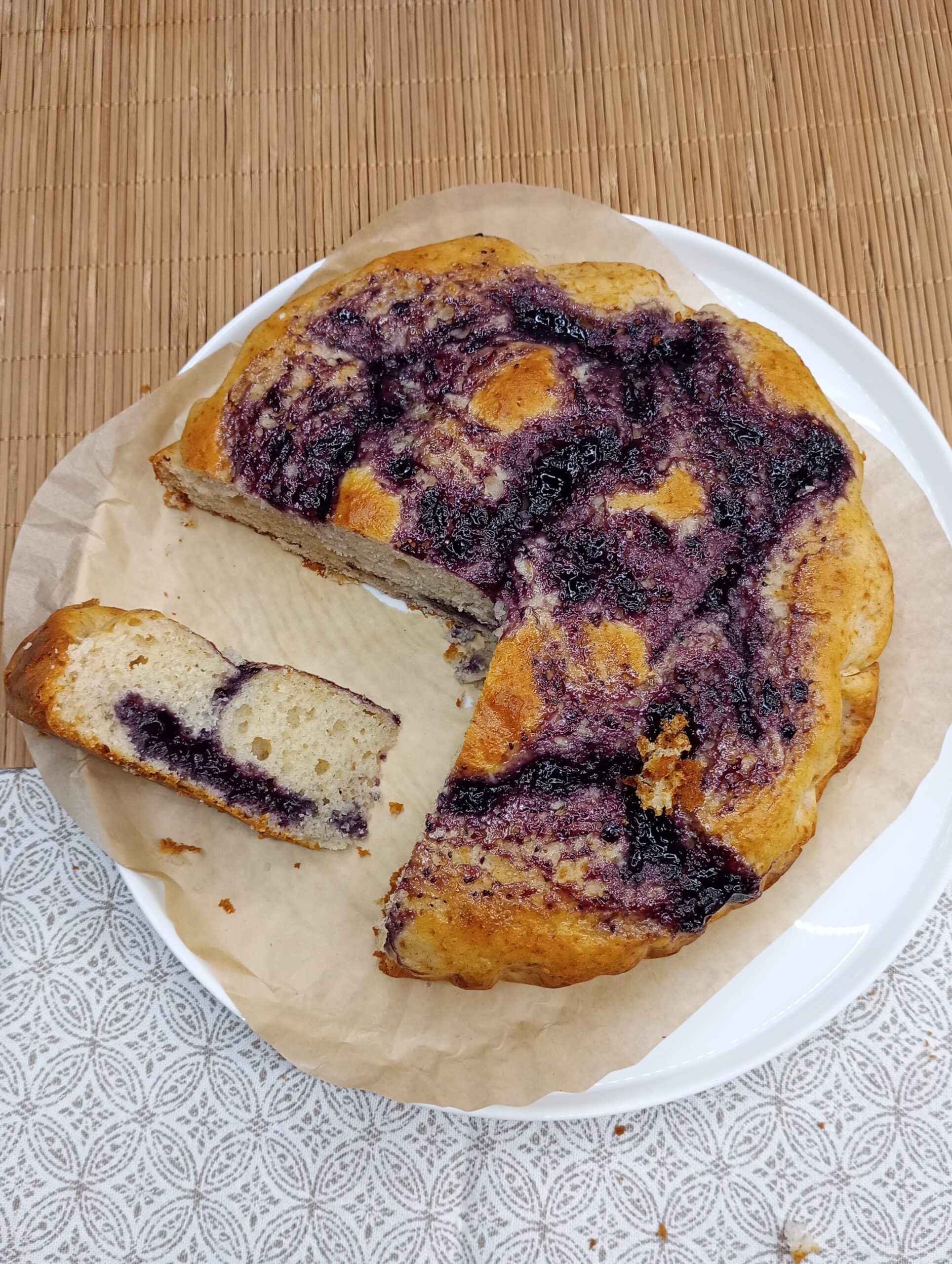 Gâteau au yaourt et confiture de myrtilles