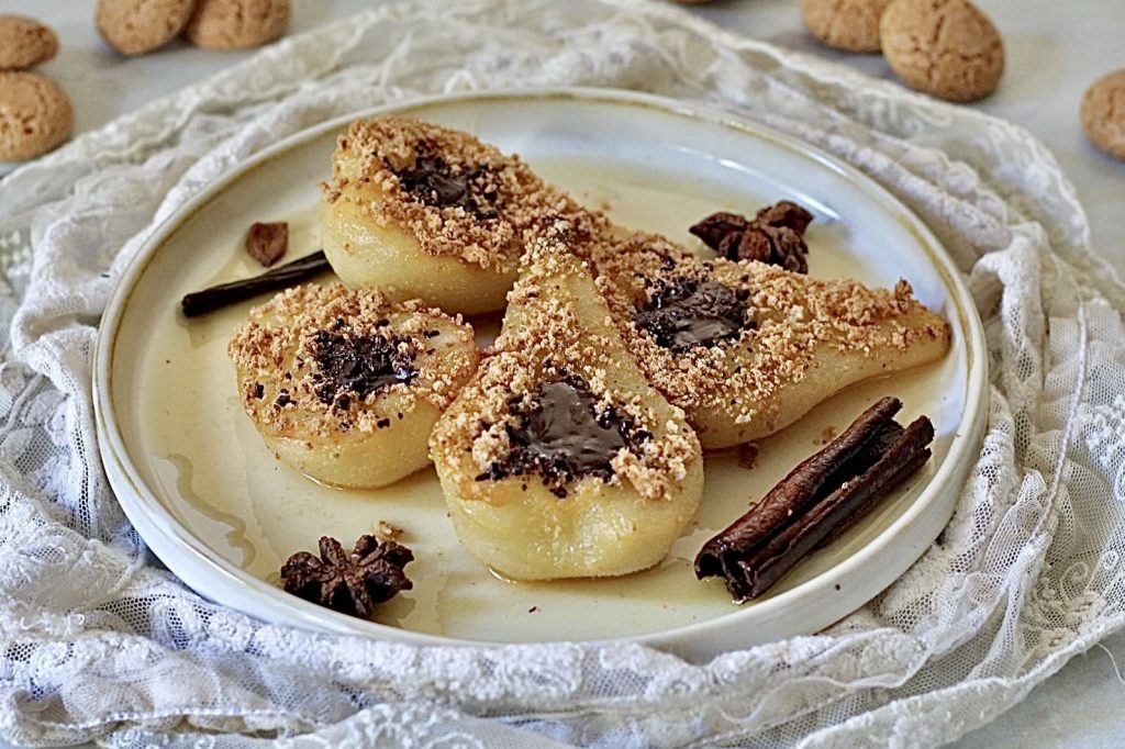 Poires farcies au chocolat avec gratin d'amaretti