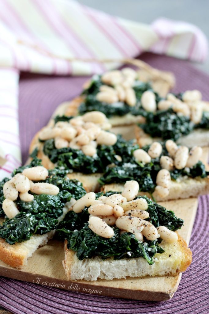 Crostini au chou noir et haricots