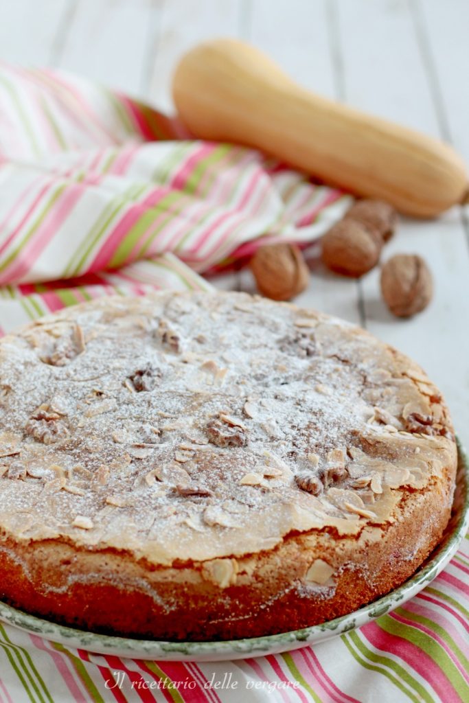 Gâteau à la courge butternut et aux amandes