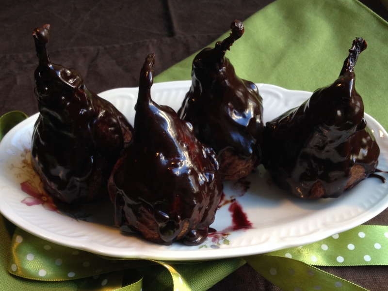 Poires pochées au vin rouge et chocolat