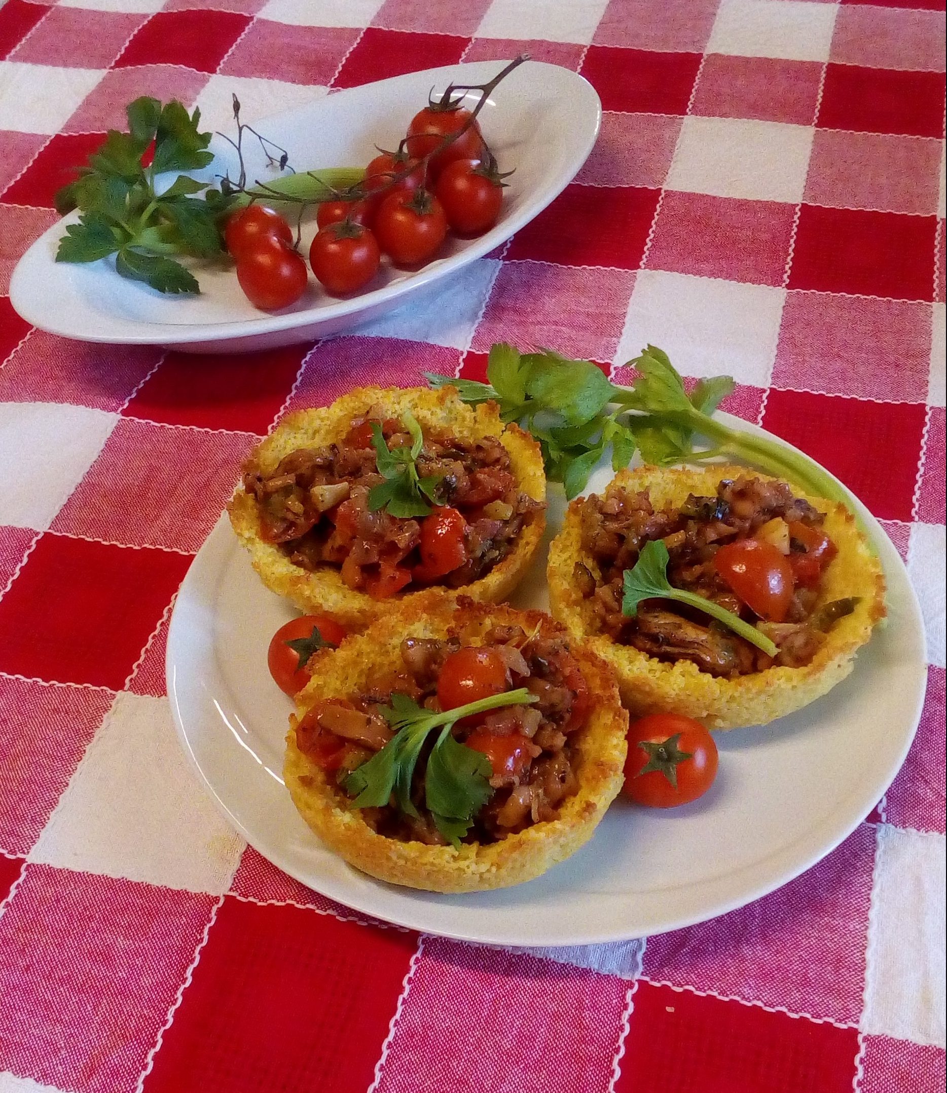 Petits paniers de couscous avec farce de poisson