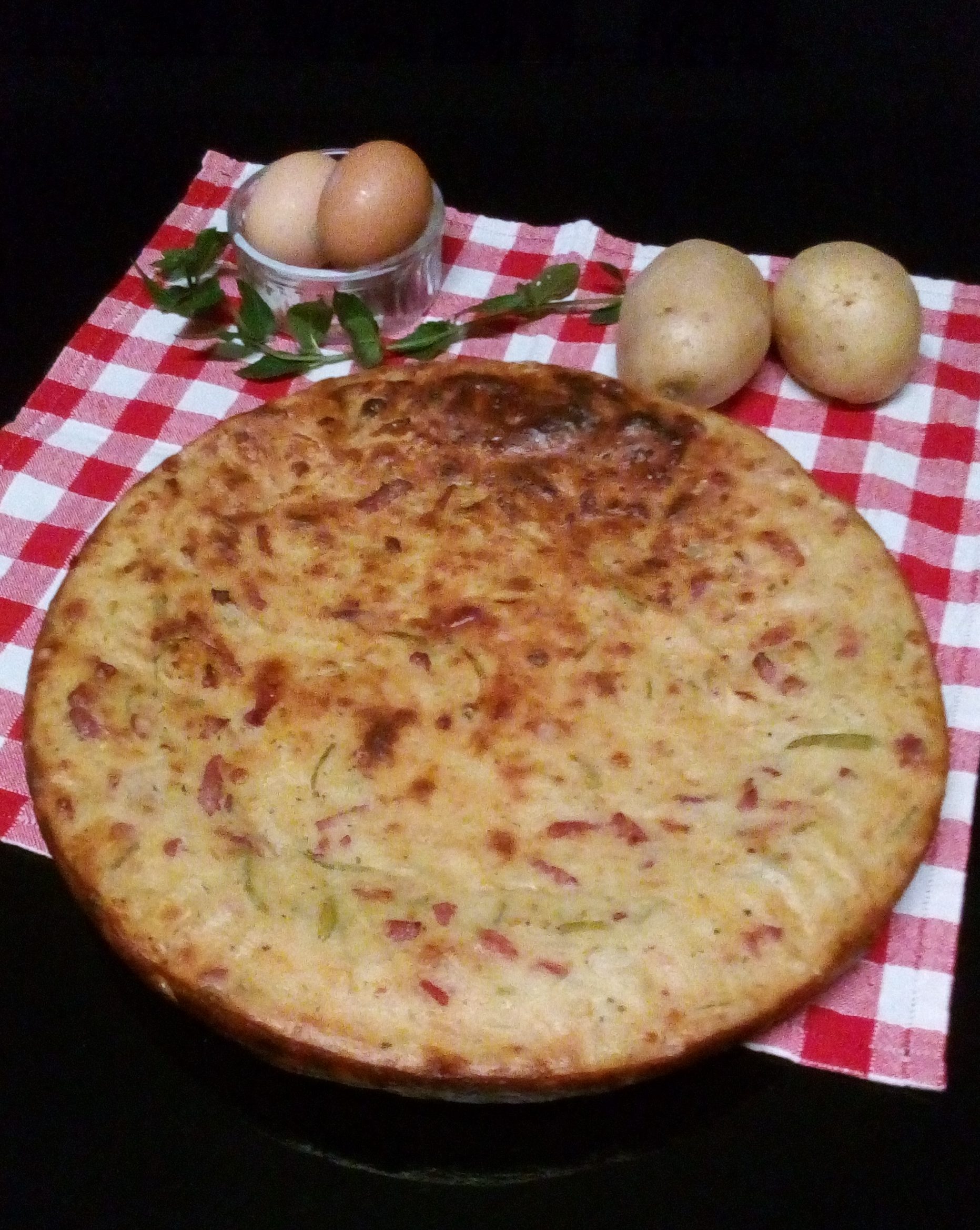 Tourte de pommes de terre, courgettes et lardons