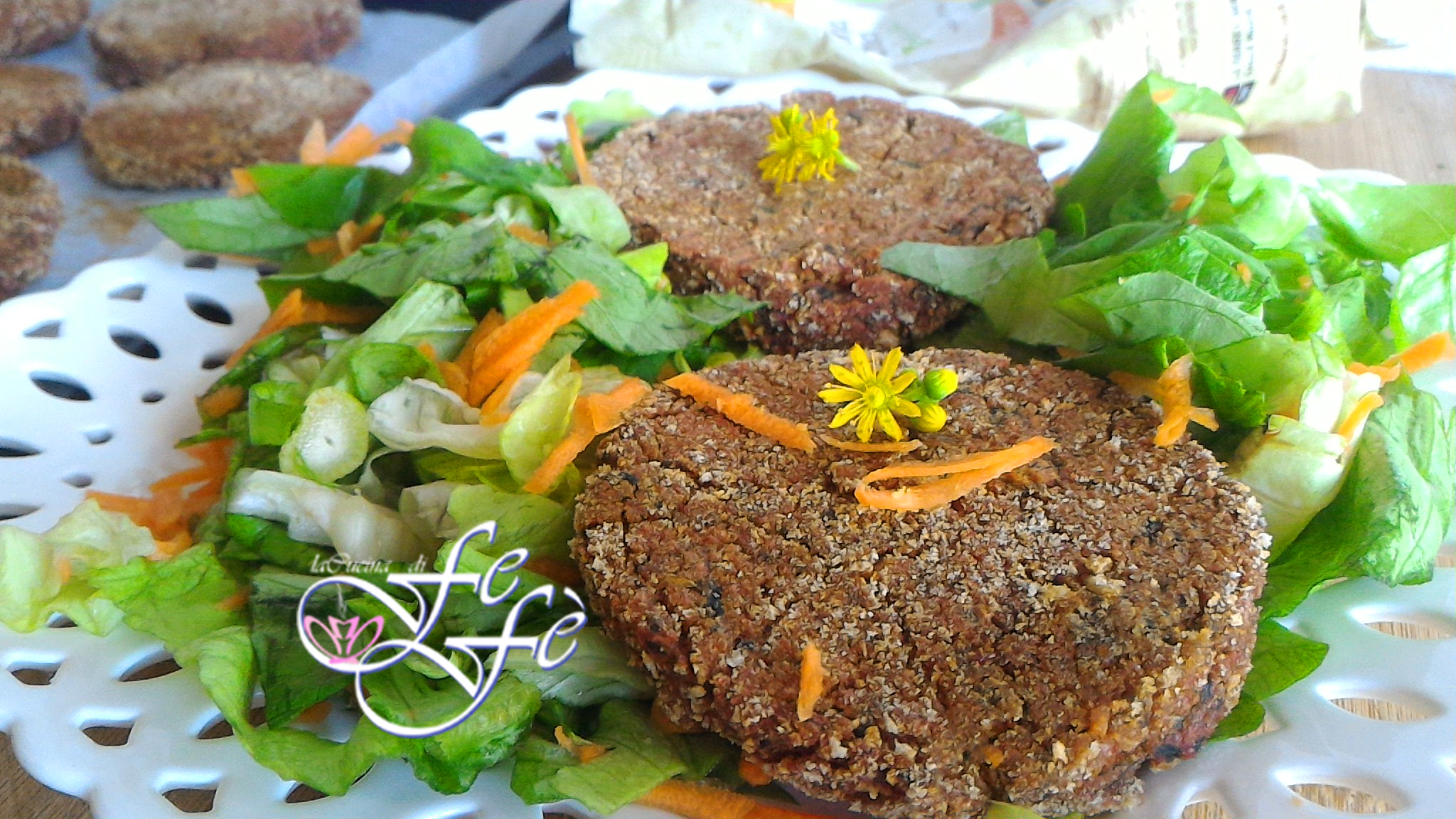 FAUX BURGERS DE POIS CHICHES, BETTERAVES ET ÉPINARDS (Recette végane et sans gluten)