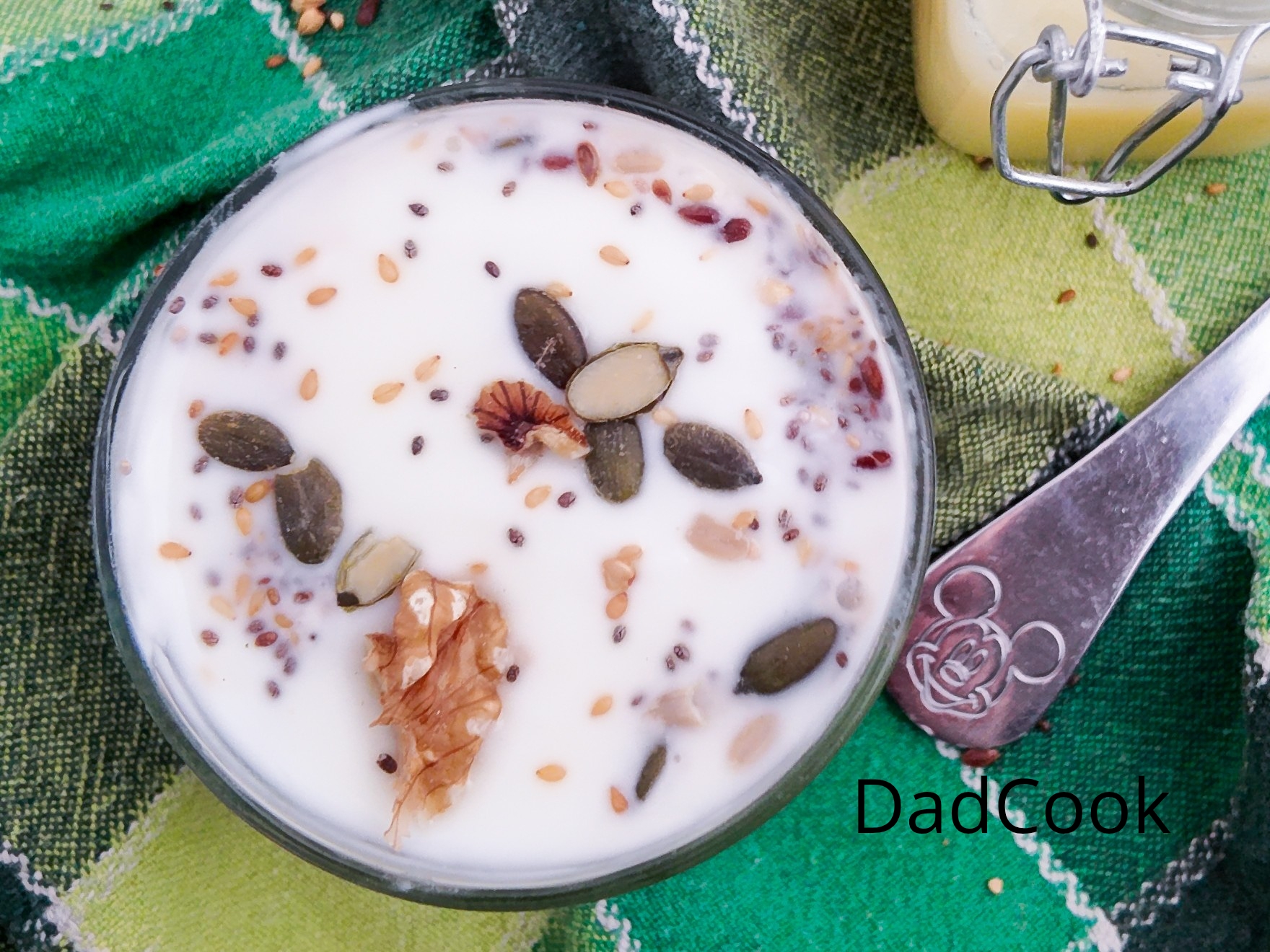 Parfait de Yaourt Grec Caramélisé: le Dessert Rapide et Croquant