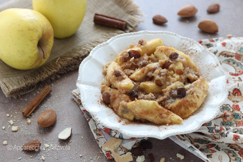 POMMES AU FOUR AVEC RAISINS SECS, AMANDES ET CANNELLE