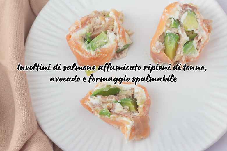 Roulés de saumon fumé farcis au thon, avocat et fromage à tartiner