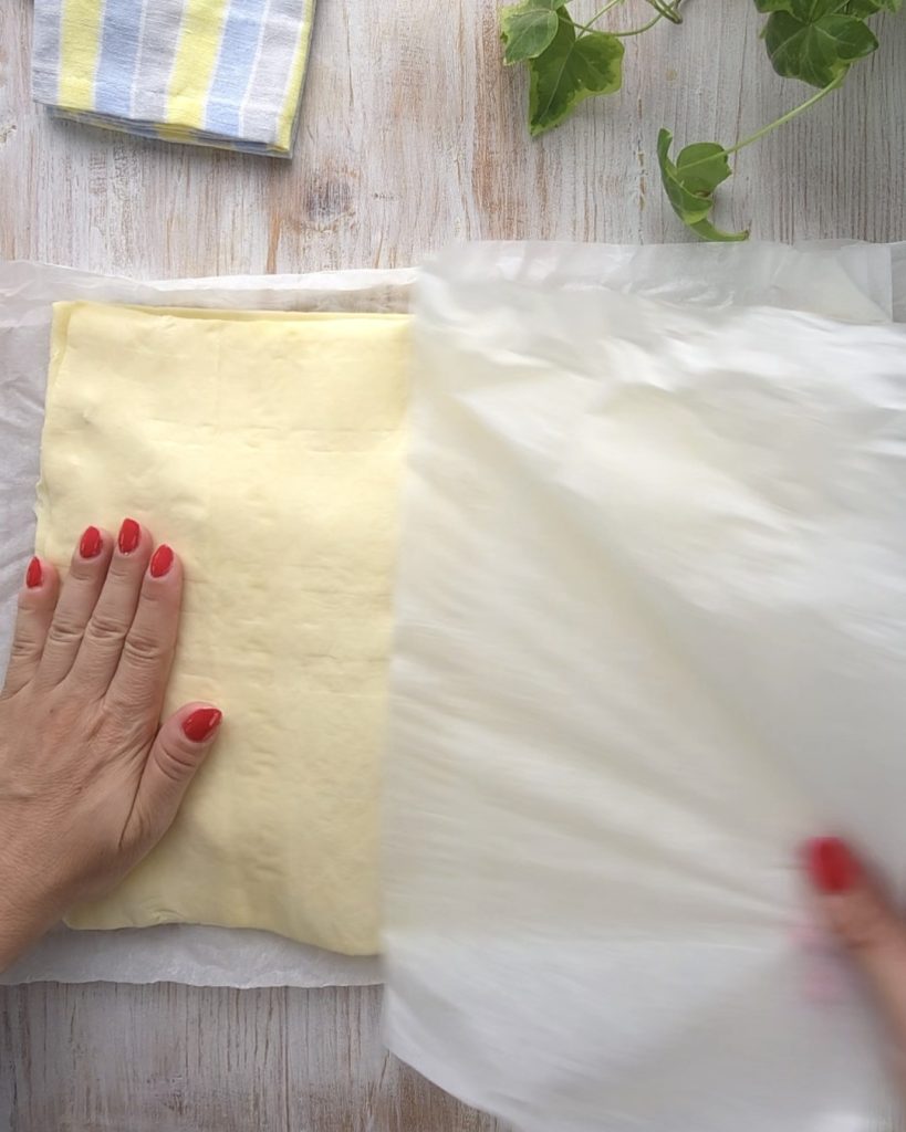 couvrez avec une autre pâte feuilletée