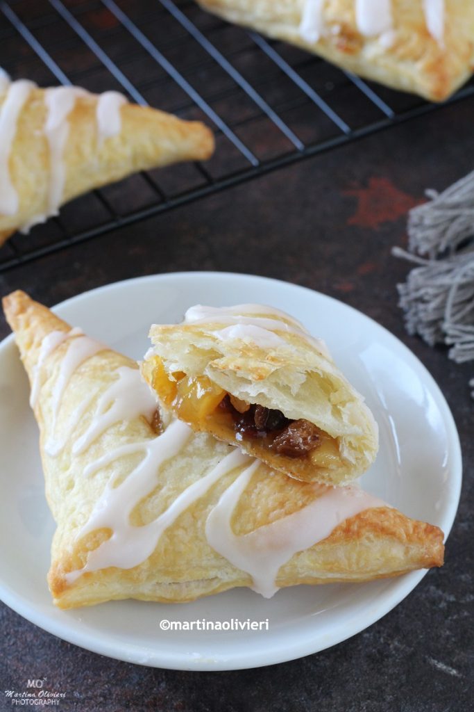 Triangles de pâte feuilletée aux pommes épicées