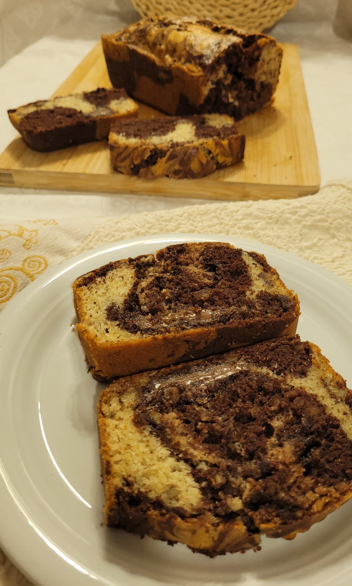 Cake marbré au chocolat et noix avec cœur de Nutella