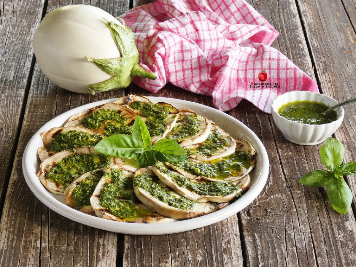 Aubergines grillées avec huile au basilic et citron