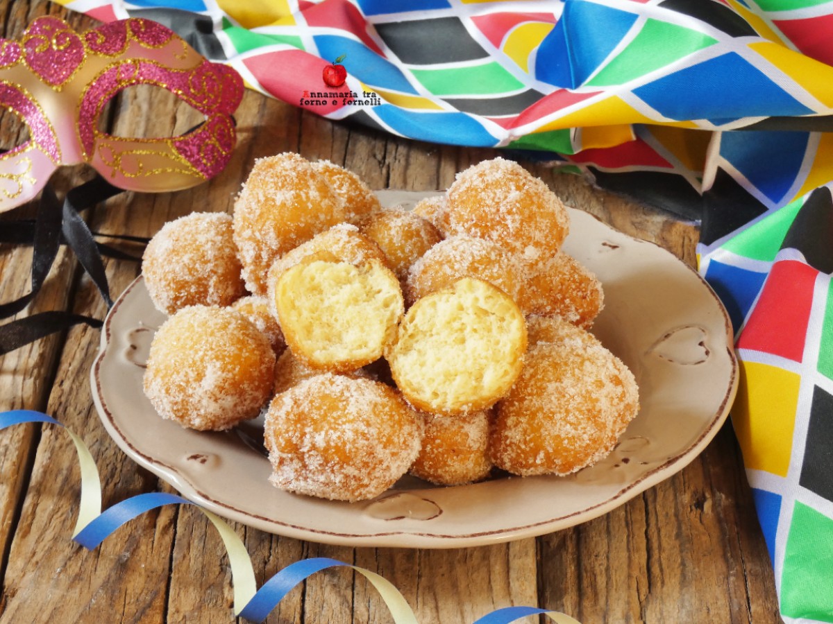Beignets avec pommes de terre dans la pâte