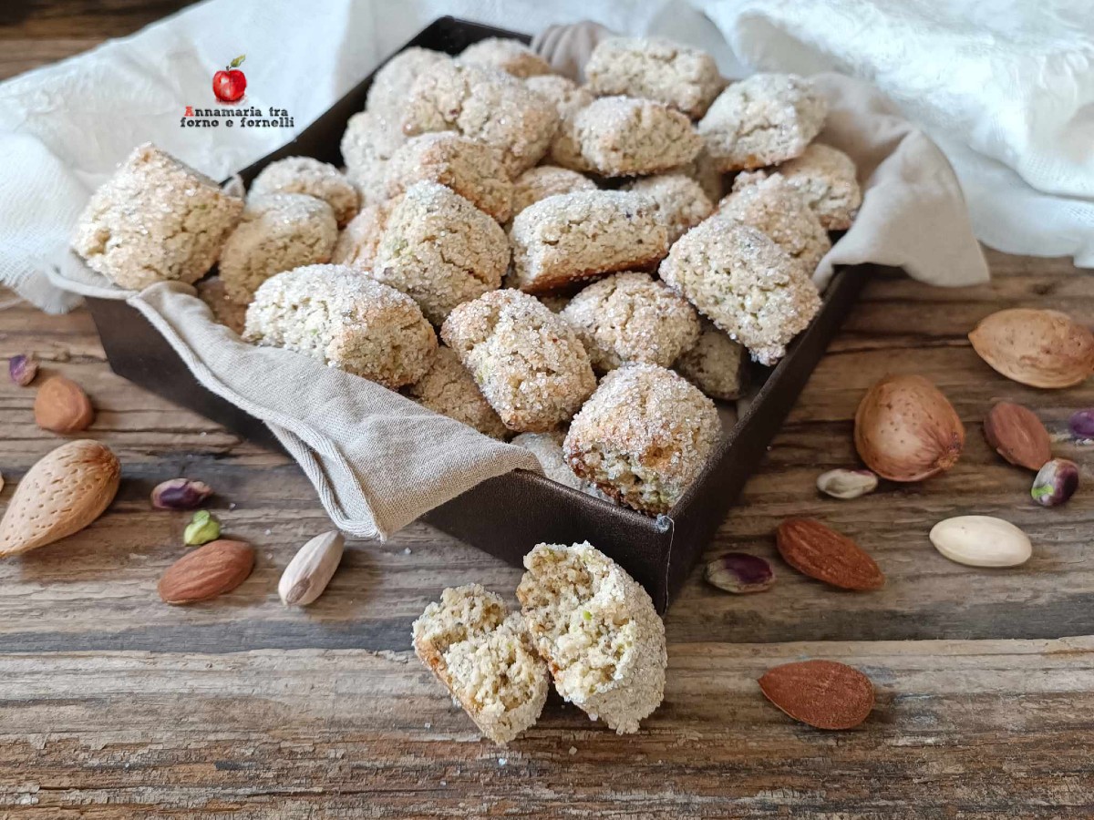 Biscuits aux amandes et pistaches