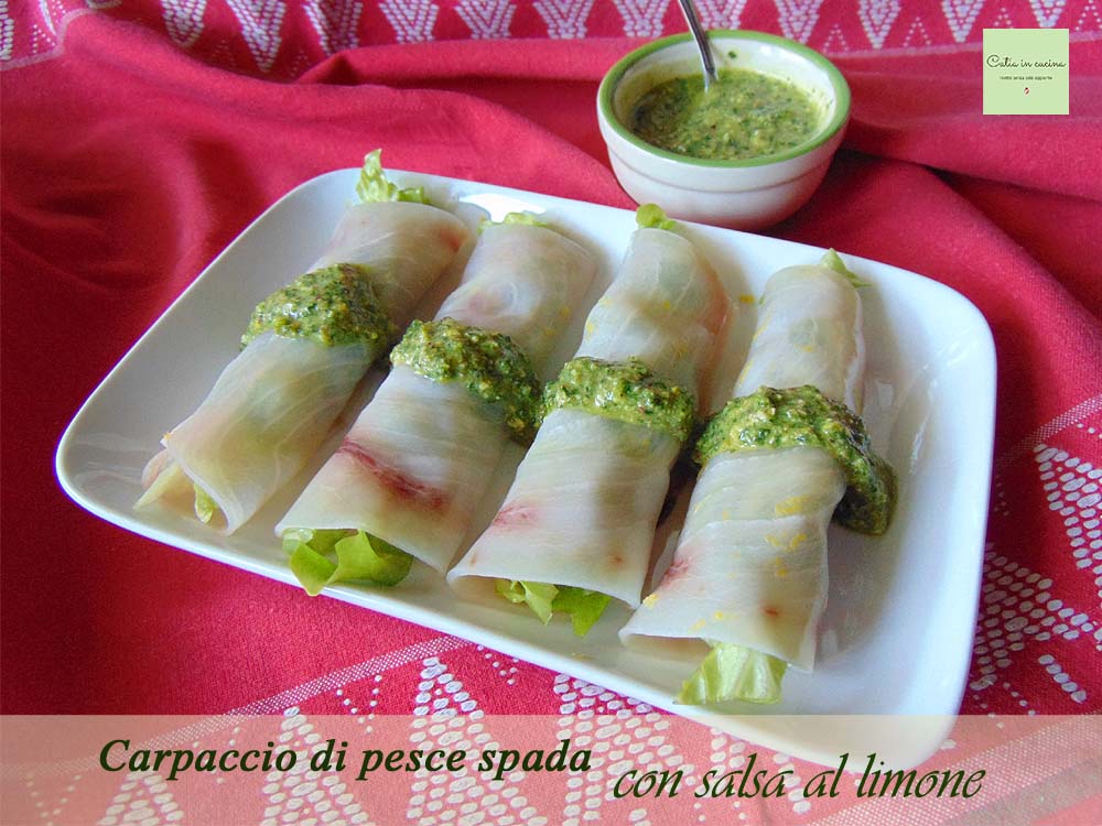 Carpaccio de poisson-espadon avec sauce au citron et pistaches