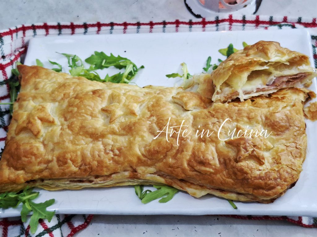 CHAUSSON de pâte feuilletée SPECK et PROVOLA