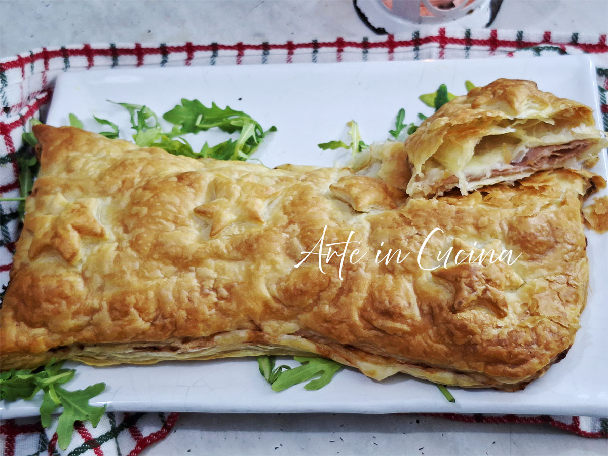 CHAUSSON de pâte feuilletée SPECK et PROVOLA