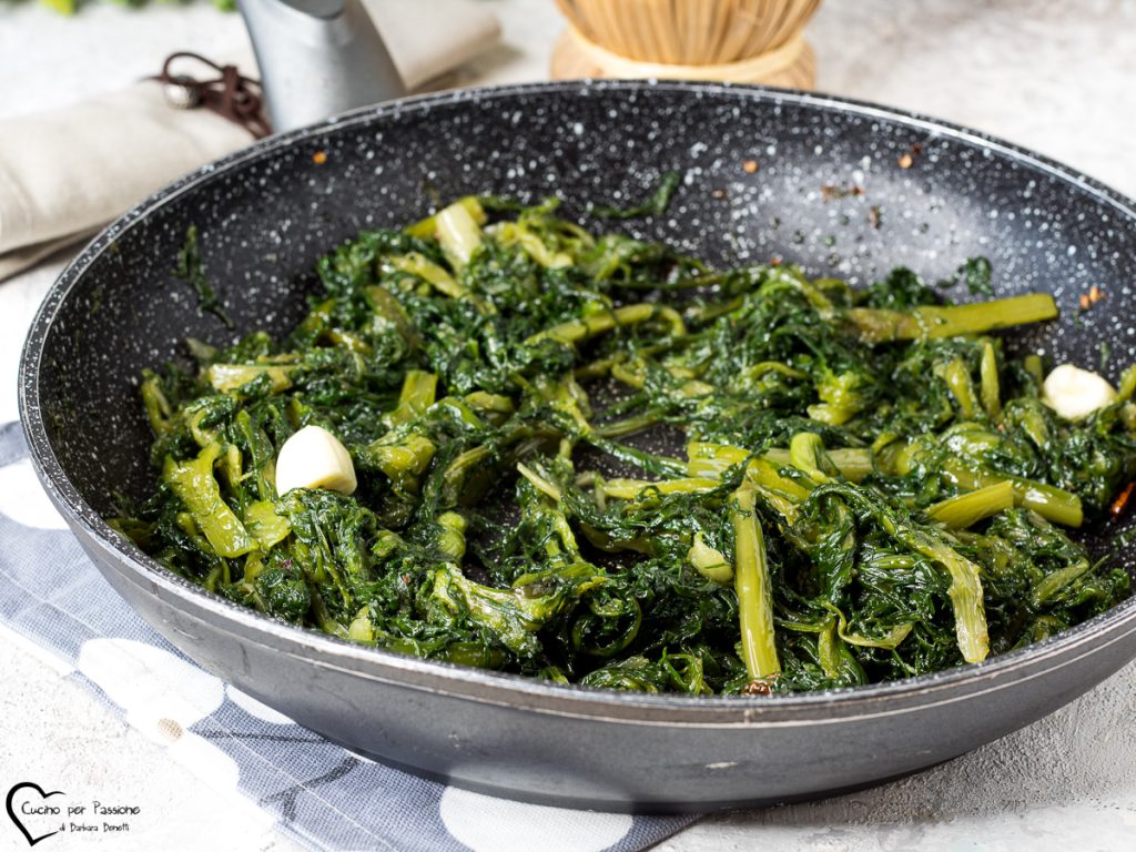 chicorée frisée à la poêle