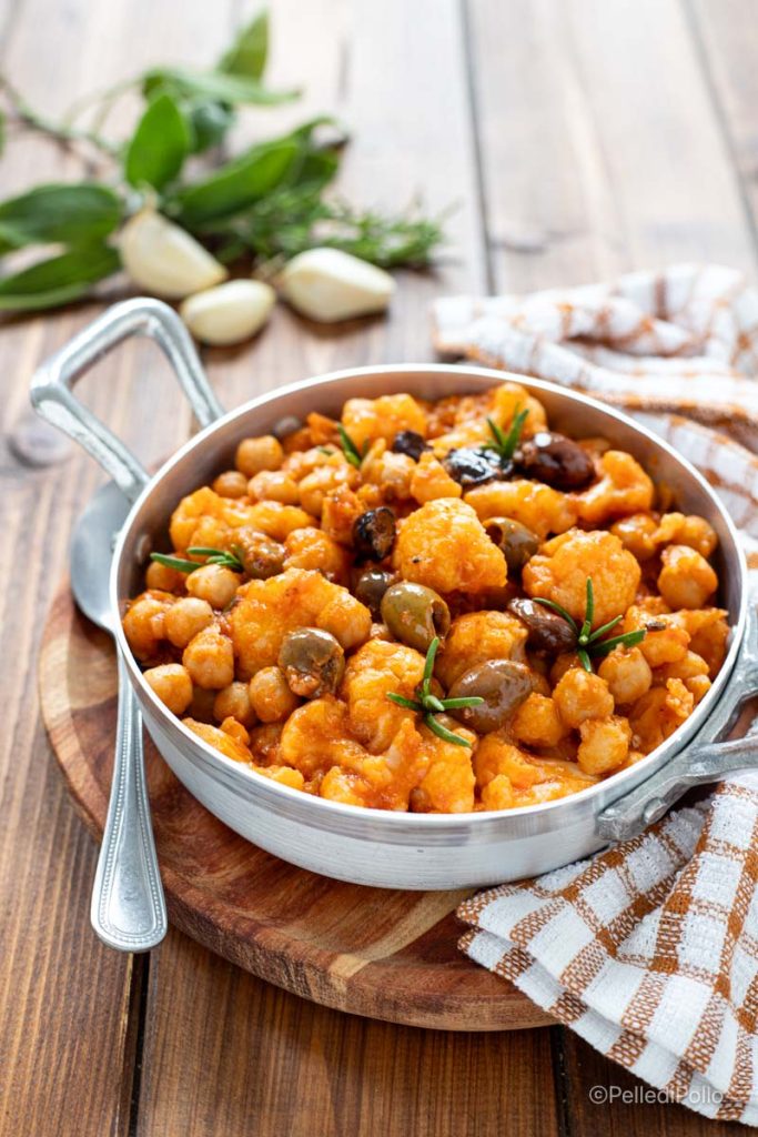 chou-fleur mijoté avec pois chiches et tomates