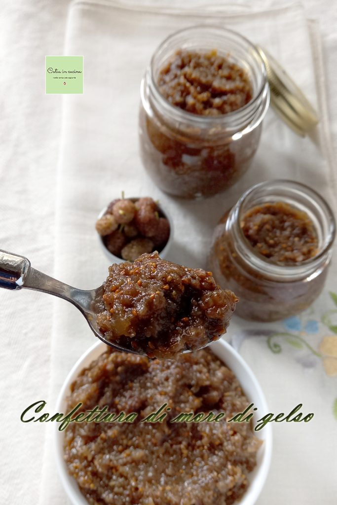 confiture de mûriers cuillère