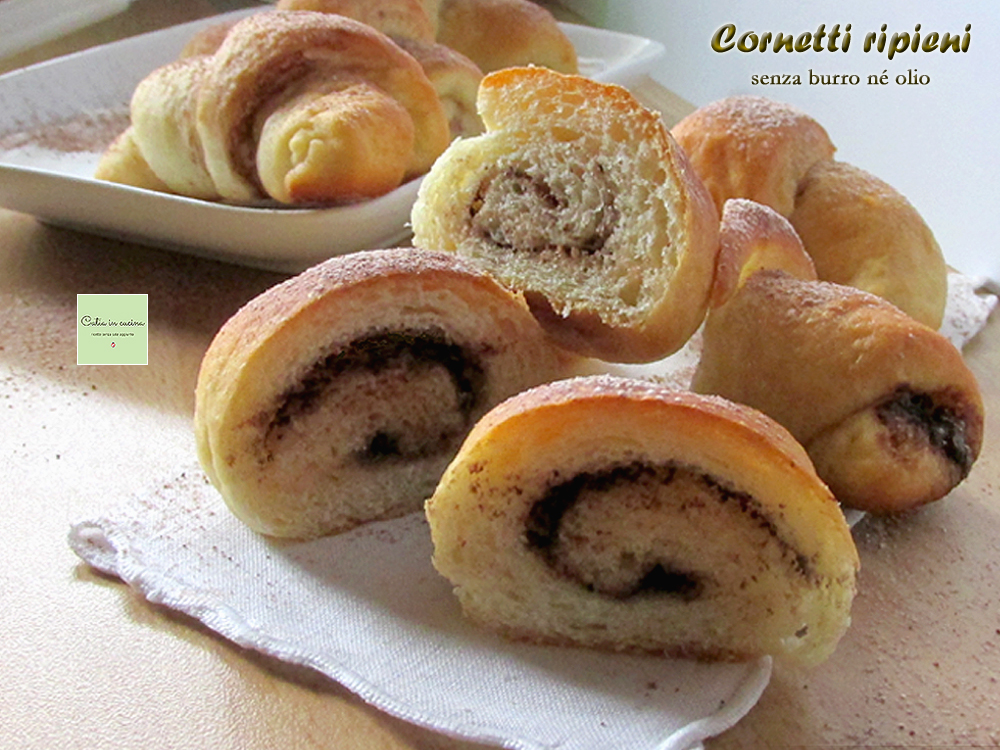 Croissants fourrés à la crème de noisettes