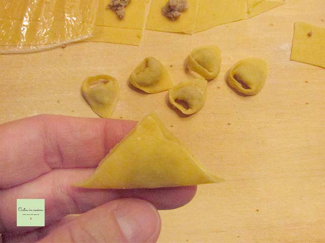 formation des cappelletti - mouchoir