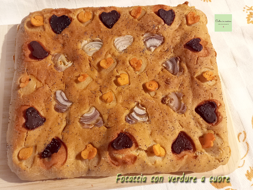focaccia avec des légumes en cœur