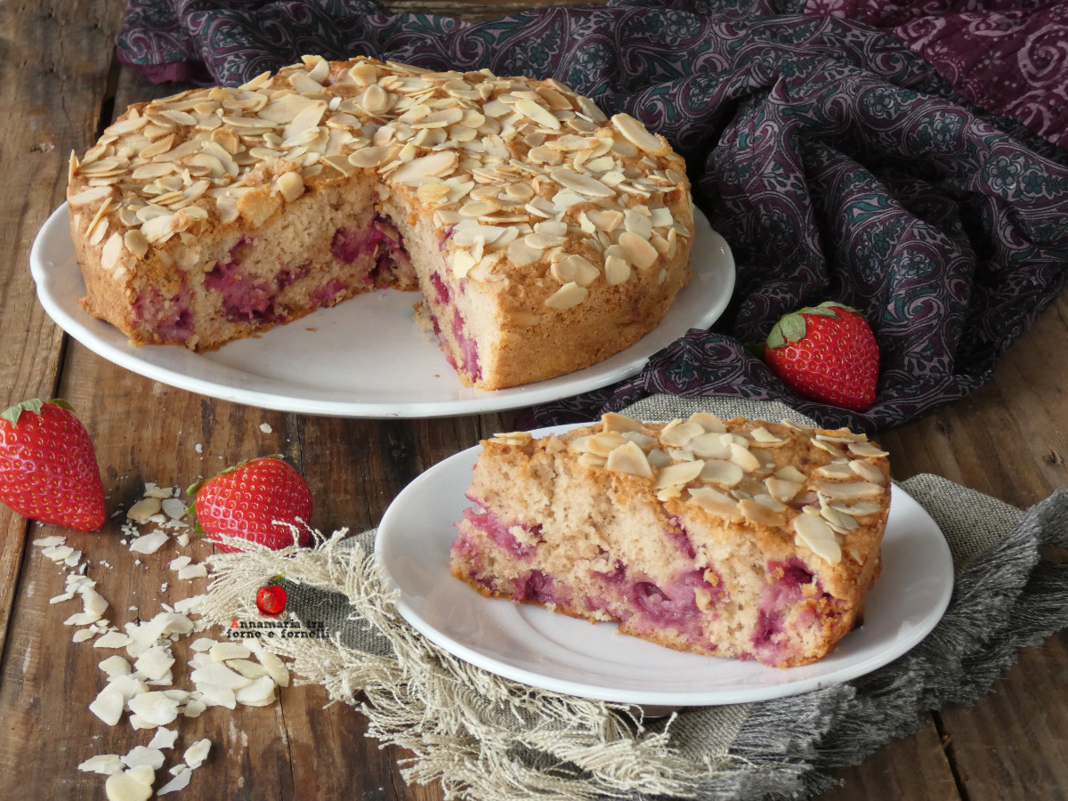 Gâteau aux fraises avec couverture d&rsquo;amandes