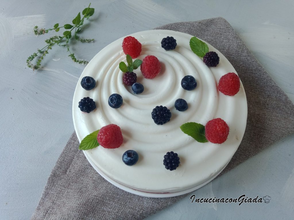 Gâteau panna cotta et fruits des bois