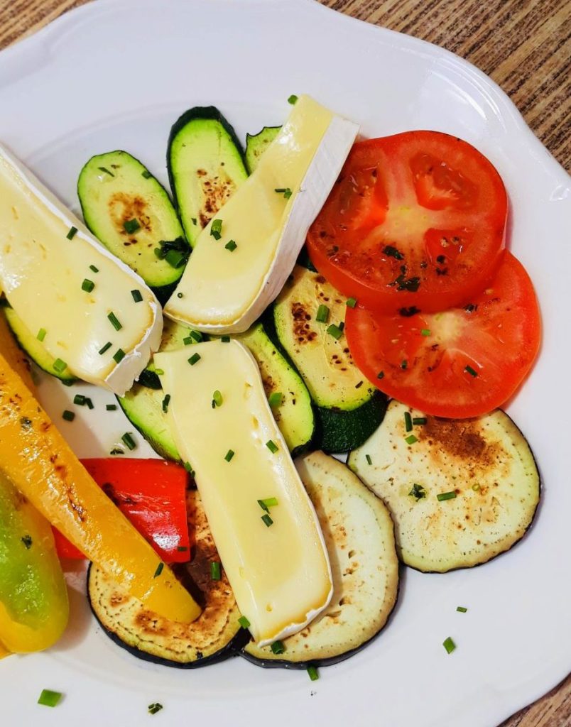Légumes et fromage grillés